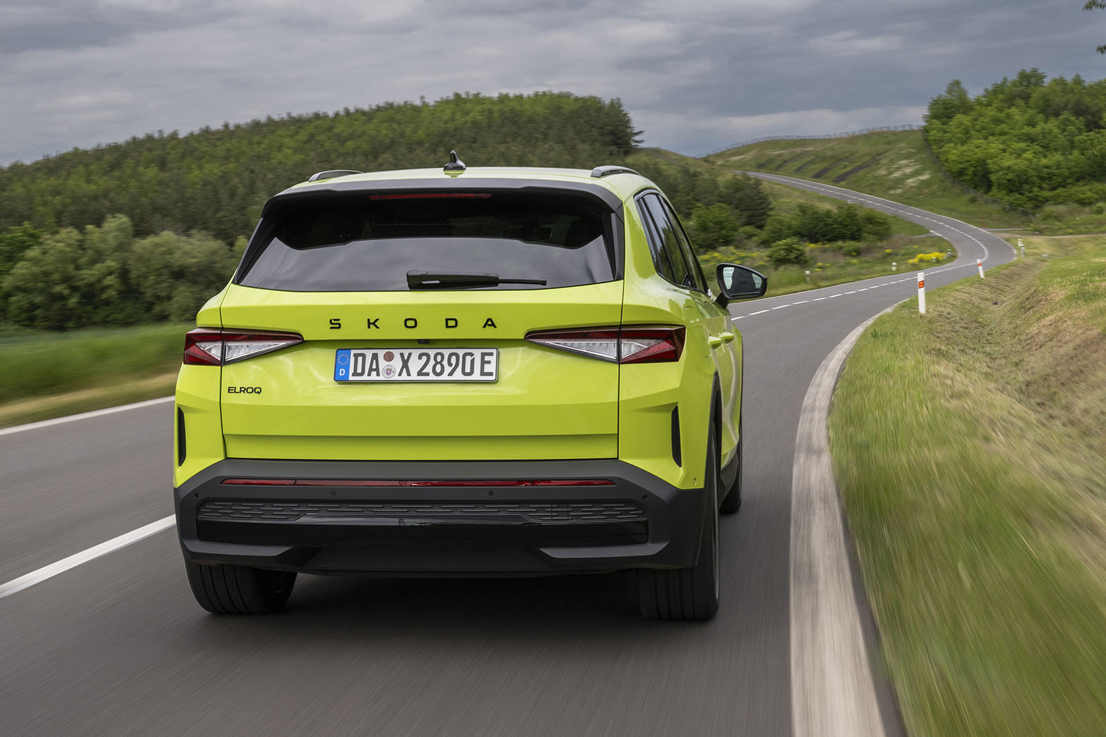Skoda Elroq VRS review 2025 16 rear tracking