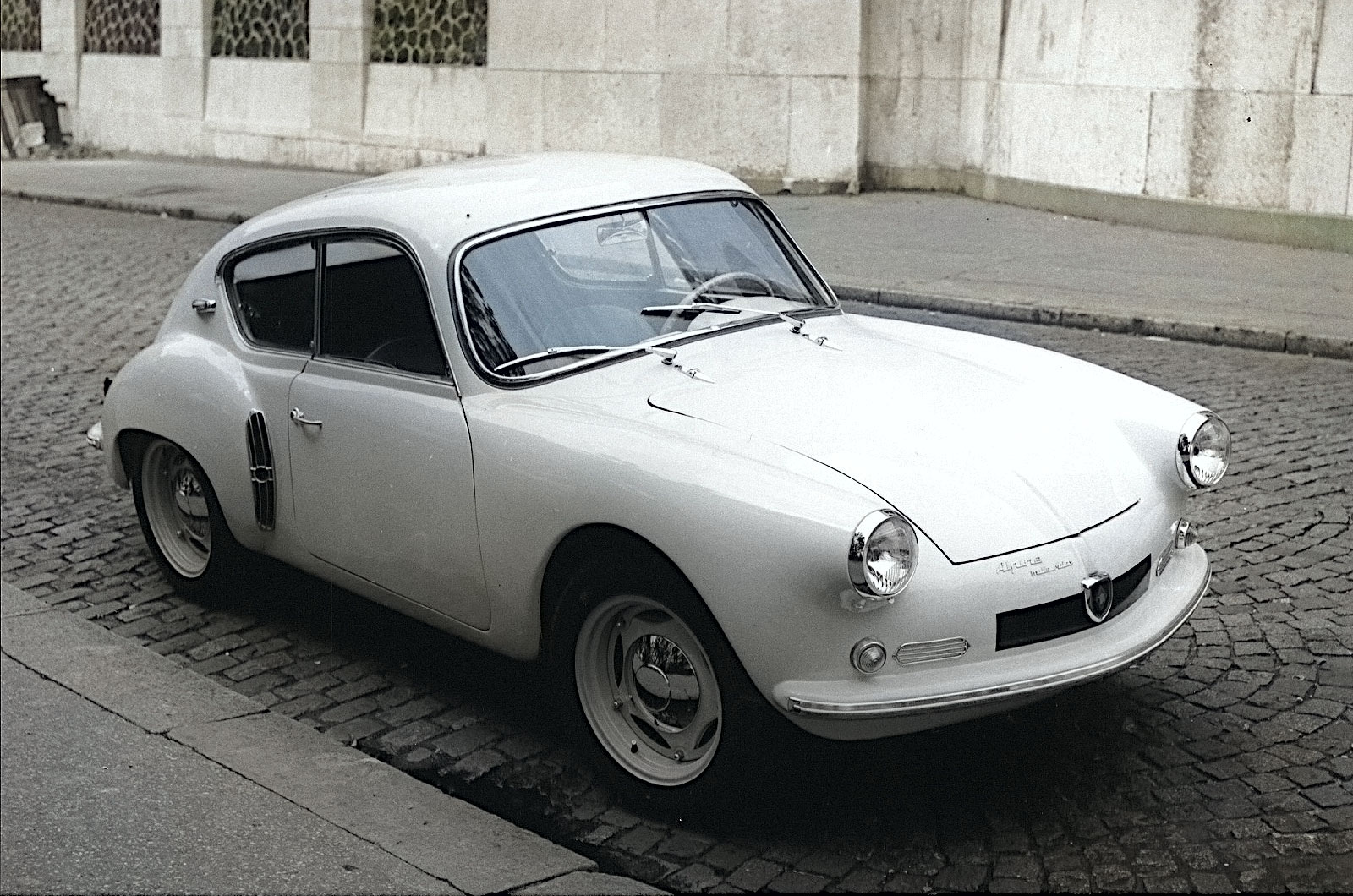 Alpine A106