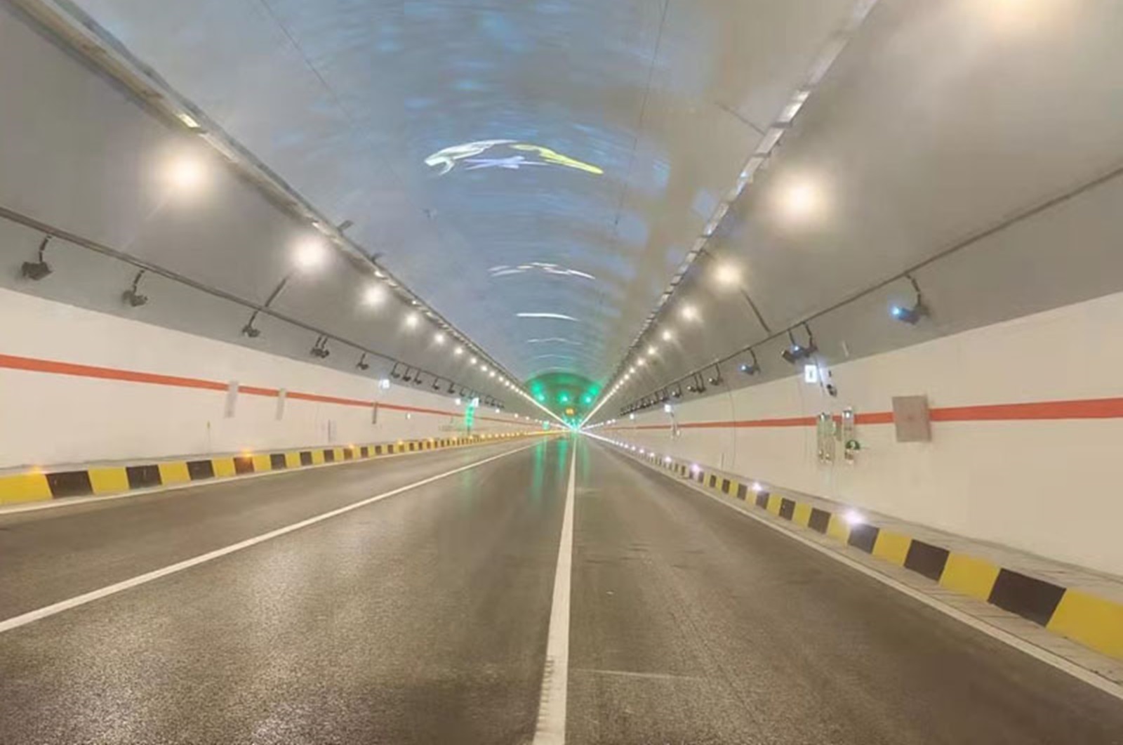  Tiantaishan Tunnel, Kina - 15,56 km