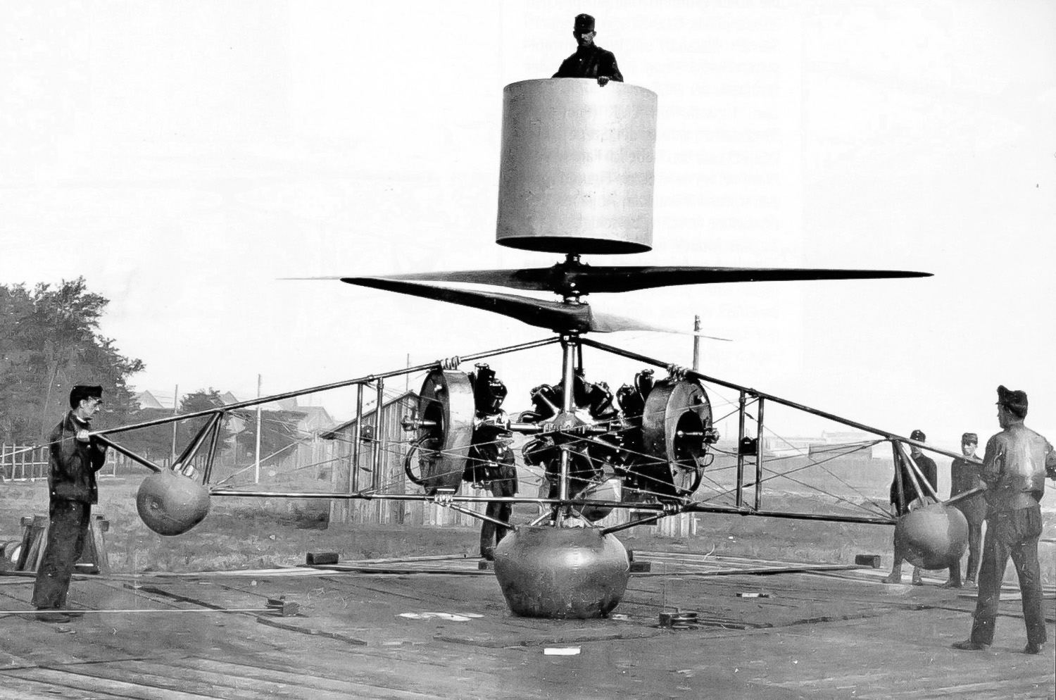  Helic&oacute;pteros amarrados de Petr&oacute;czy, K&aacute;rm&aacute;n e Žurovec