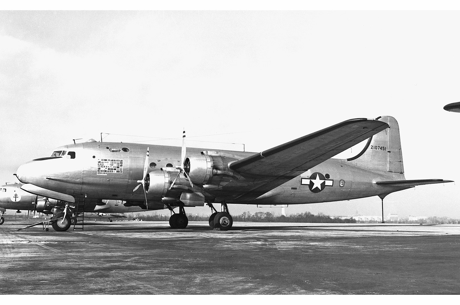  Douglas C-54 Skymaster 
