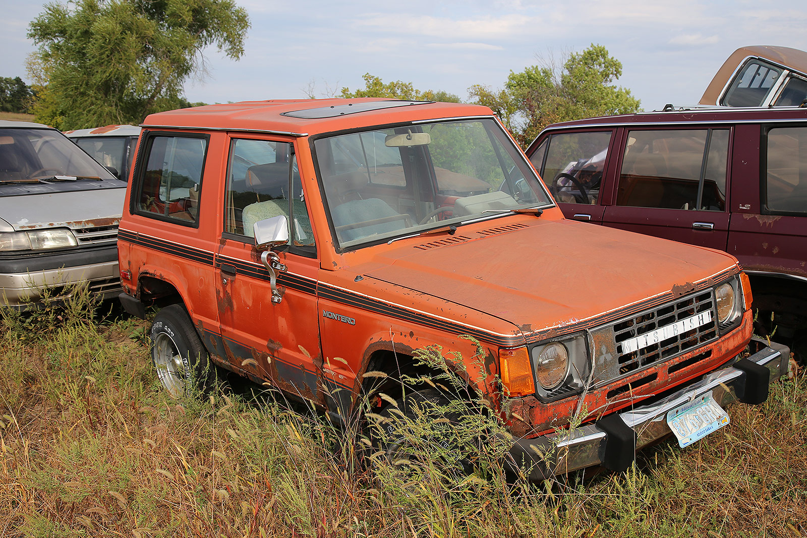 MITSUBISHI MONTERO