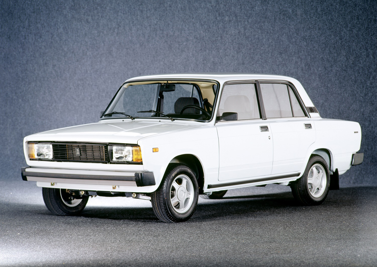 Lada 2105 (1980-2012) &ndash; 32 YEARS