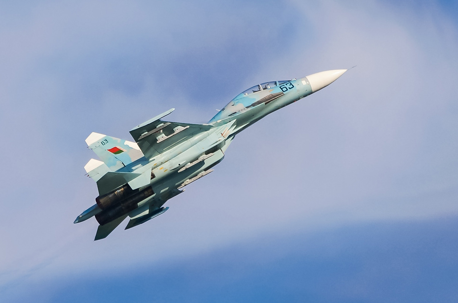  Sukhoi Su-27 Flanker - Mach 2.3+