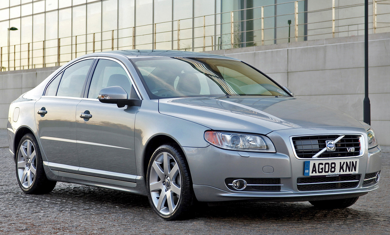 Volvo S80 V8 (2006) - &pound;6000