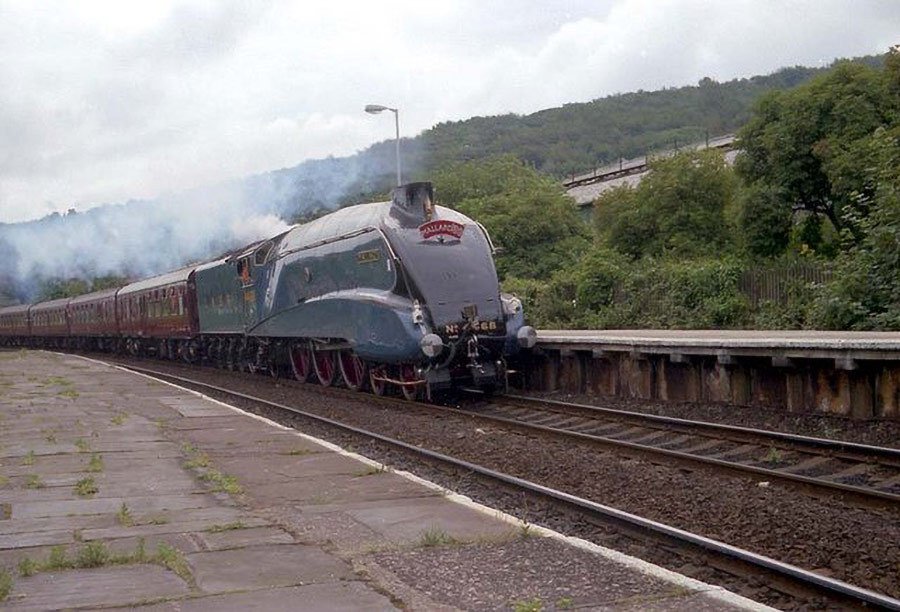  &lsquo;A4&rsquo; No.4468 Mallard &ndash; 203 km/h 