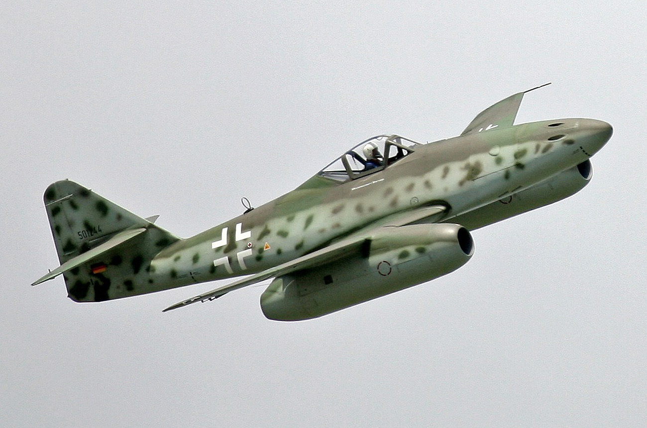 Messerschmitt Me 262A-2 Sturmvogel - 869 km/h
