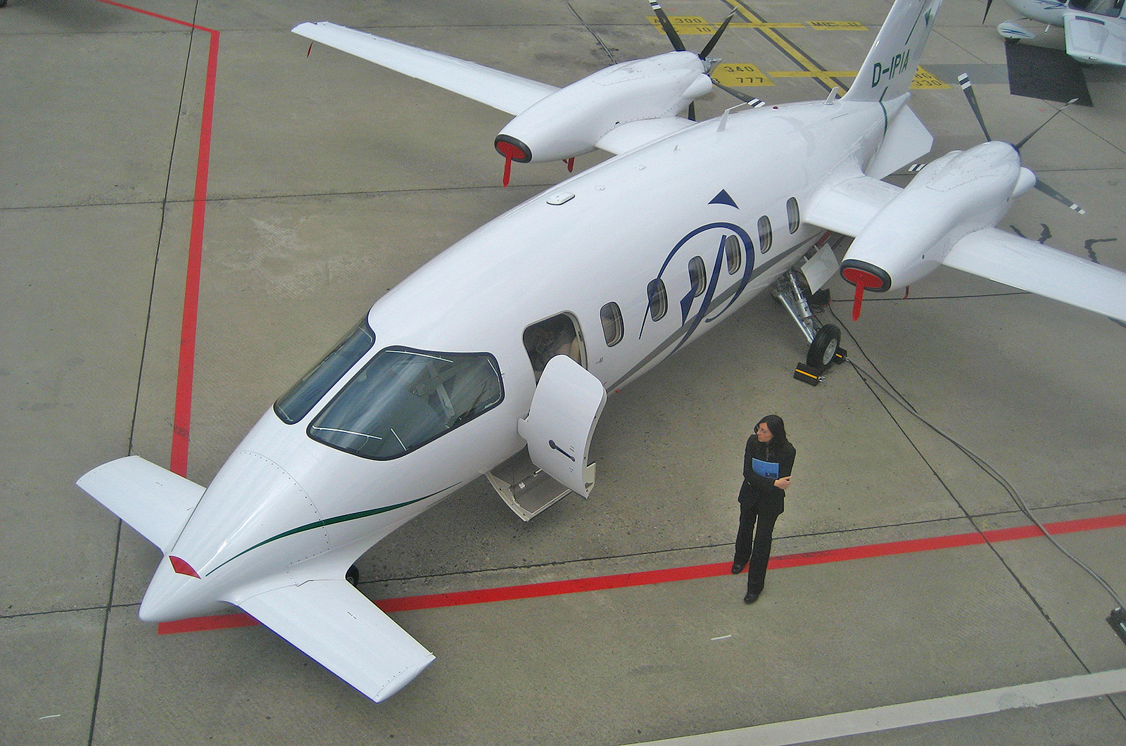  Piaggio P.180 Avanti