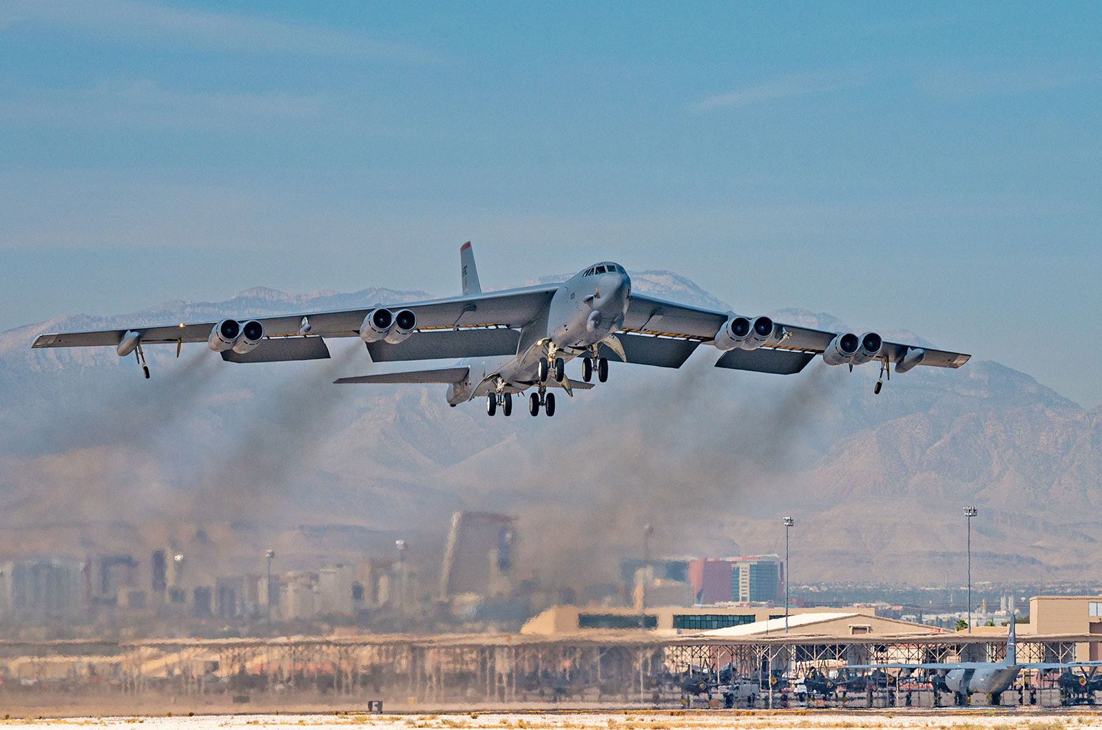  Boeing B-52 Stratofortress (1952) 