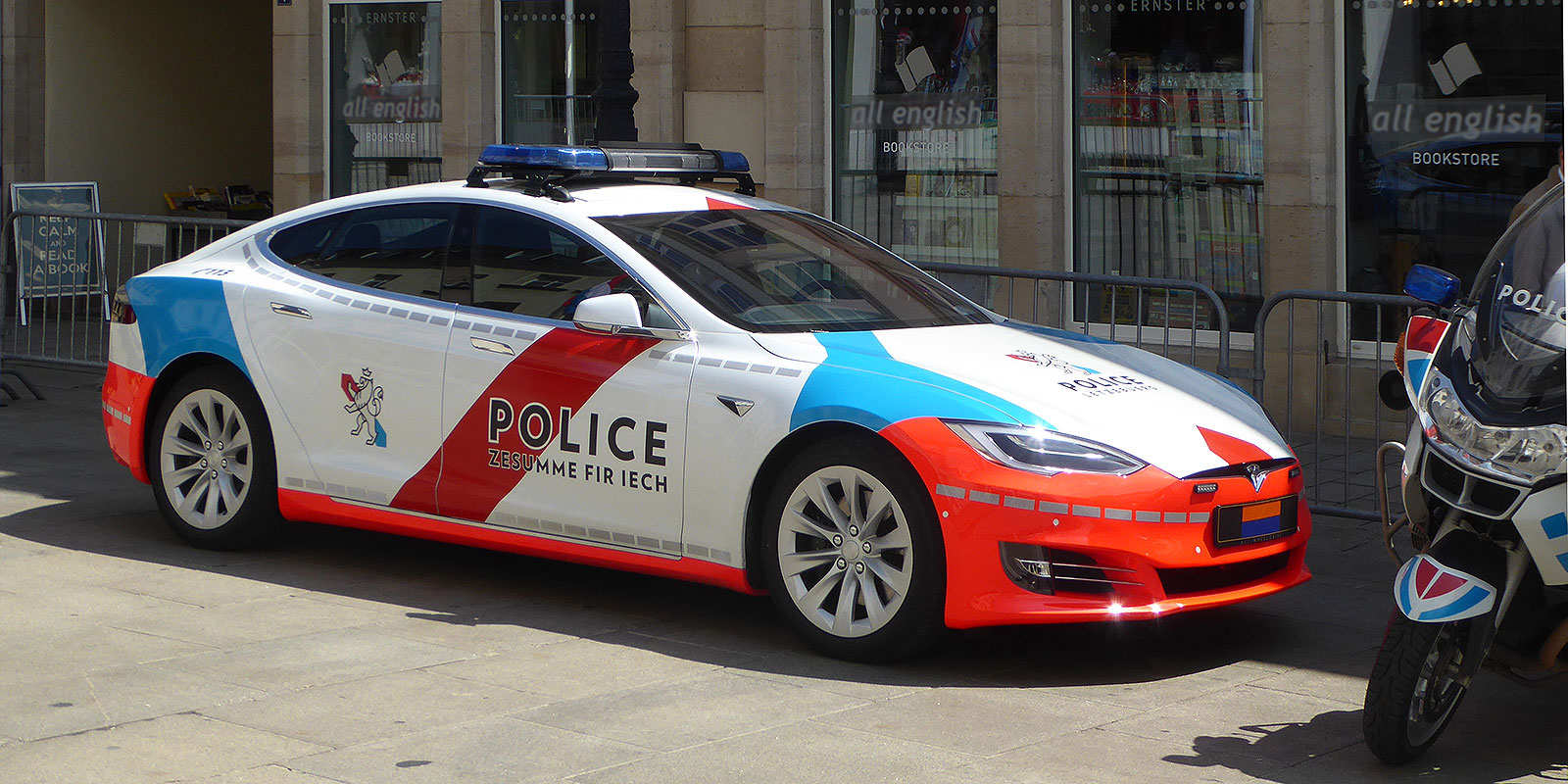  Tesla Model S (Luxembourg)