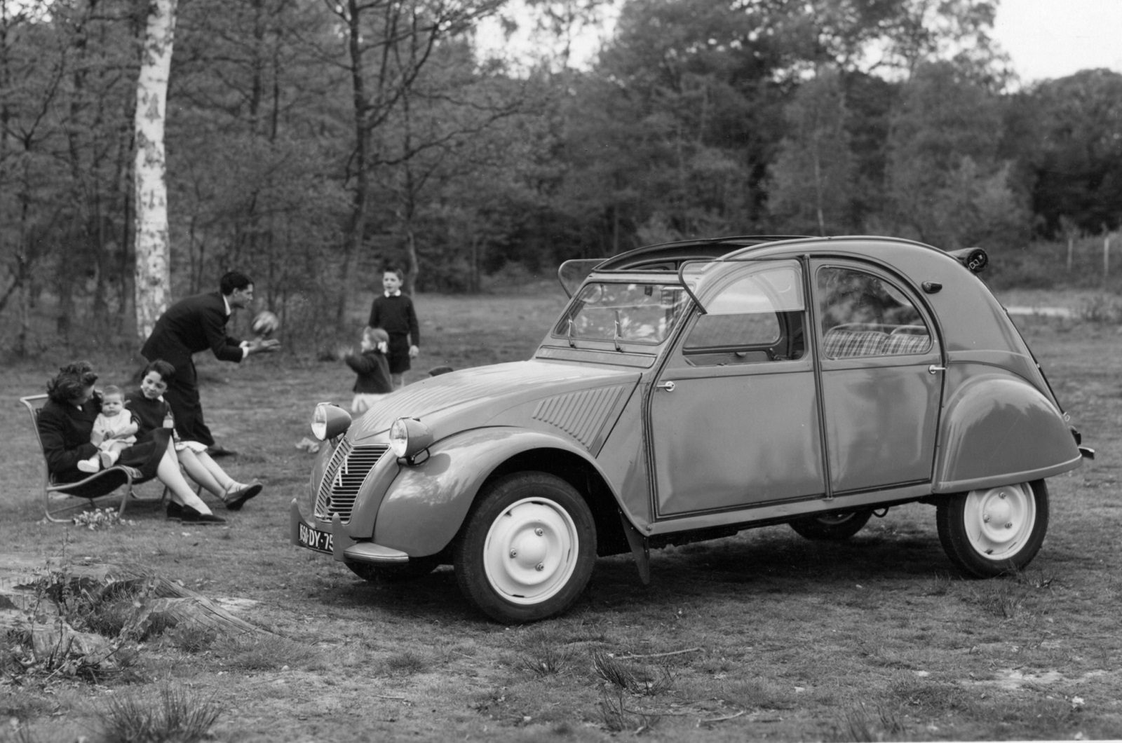 Citro&euml;n 2CV (1948-1990) &ndash; 42 YEARS