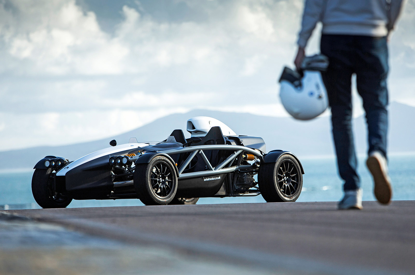 Ariel Atom
