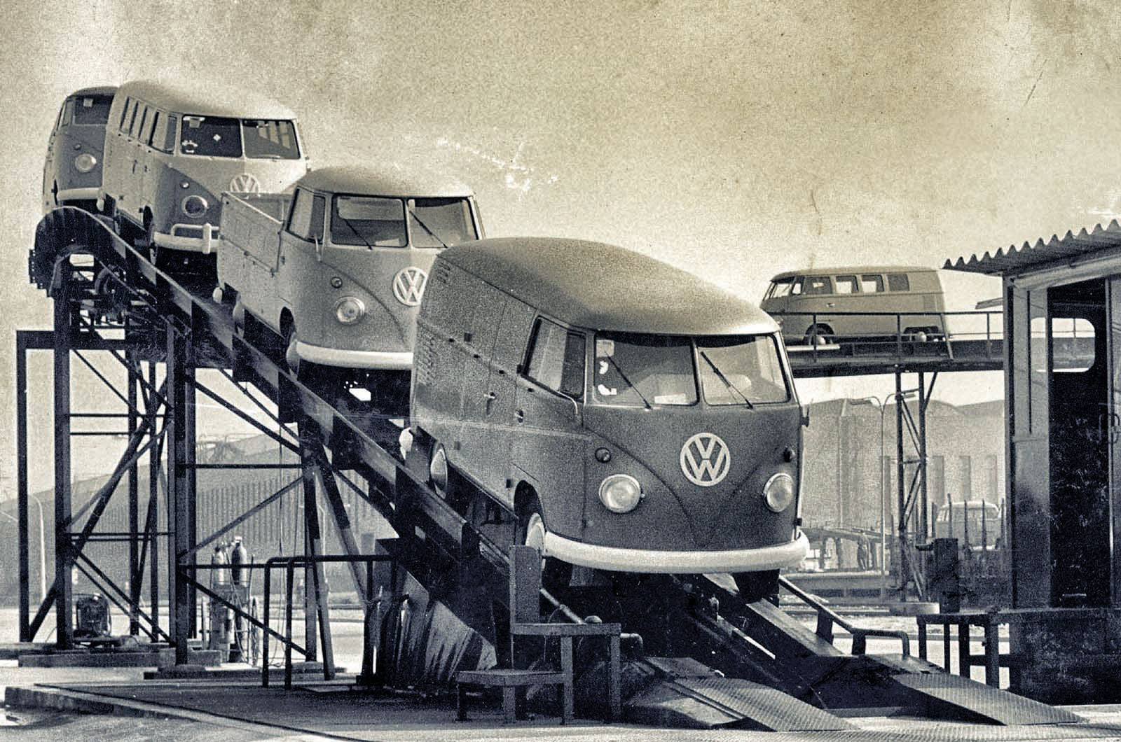 Volkswagen Type 2 (1949-2013) &ndash; 64 YEARS