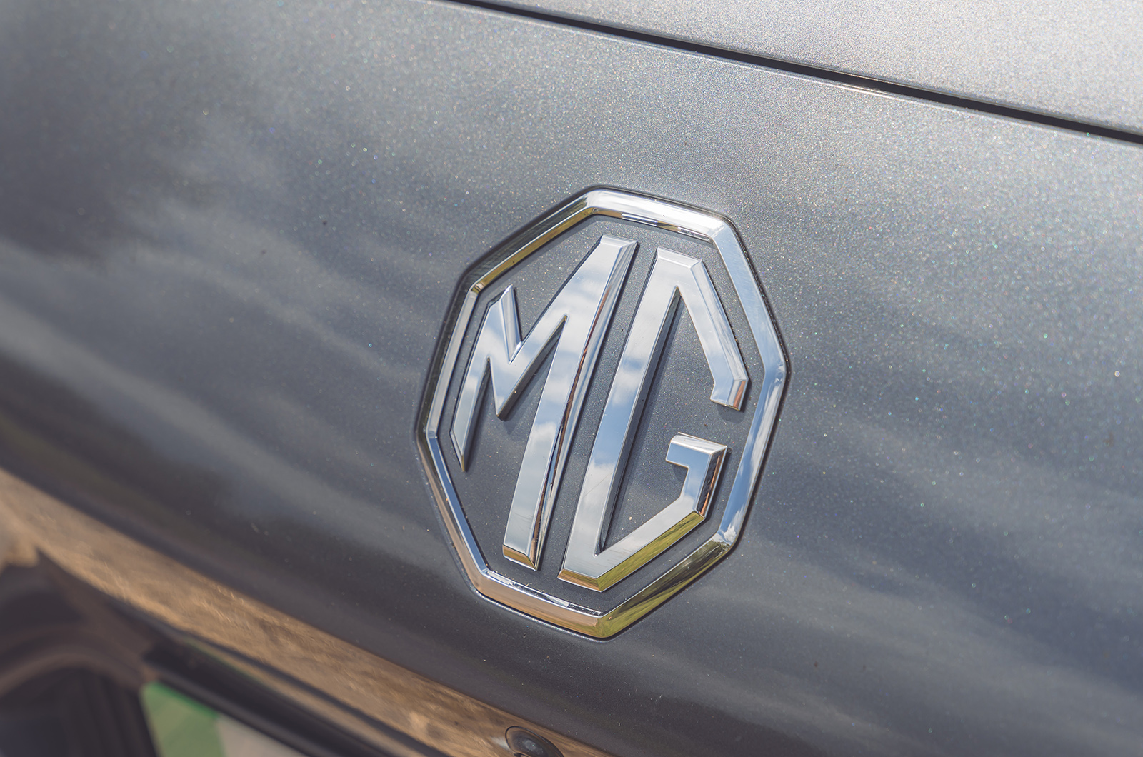 MG
