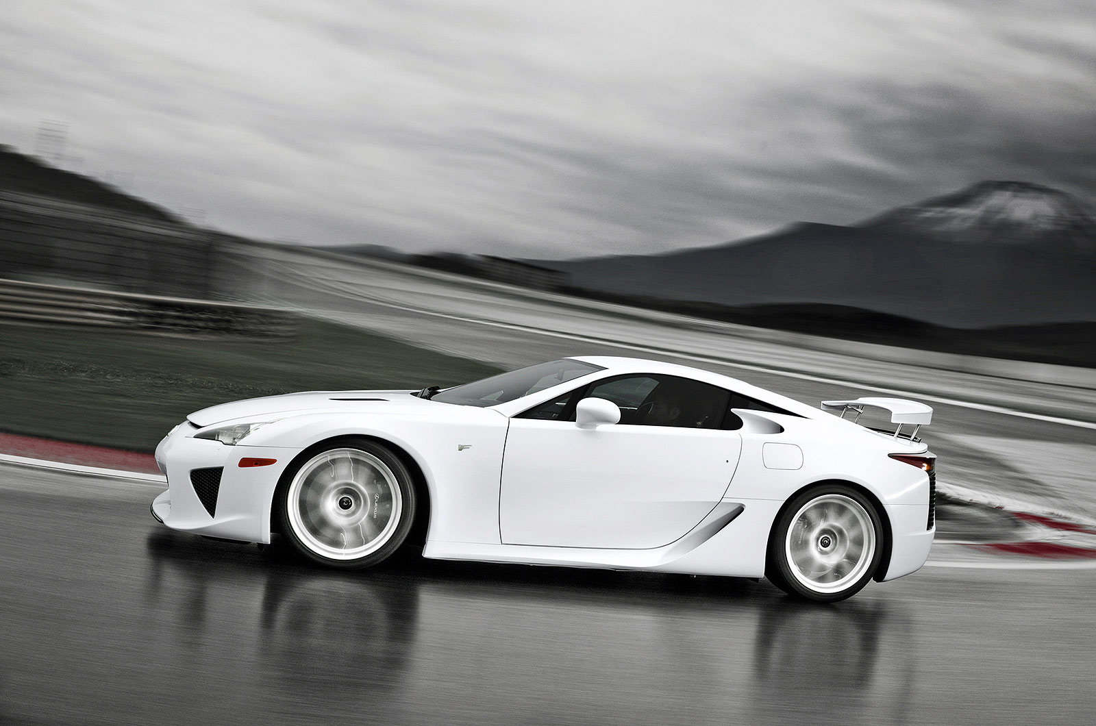  Lexus LFA