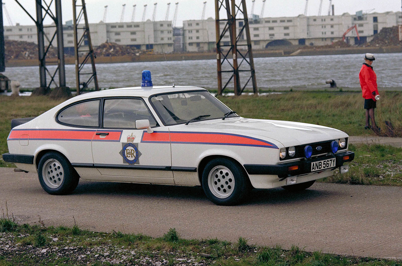  Ford Capri 2.8i (UK)