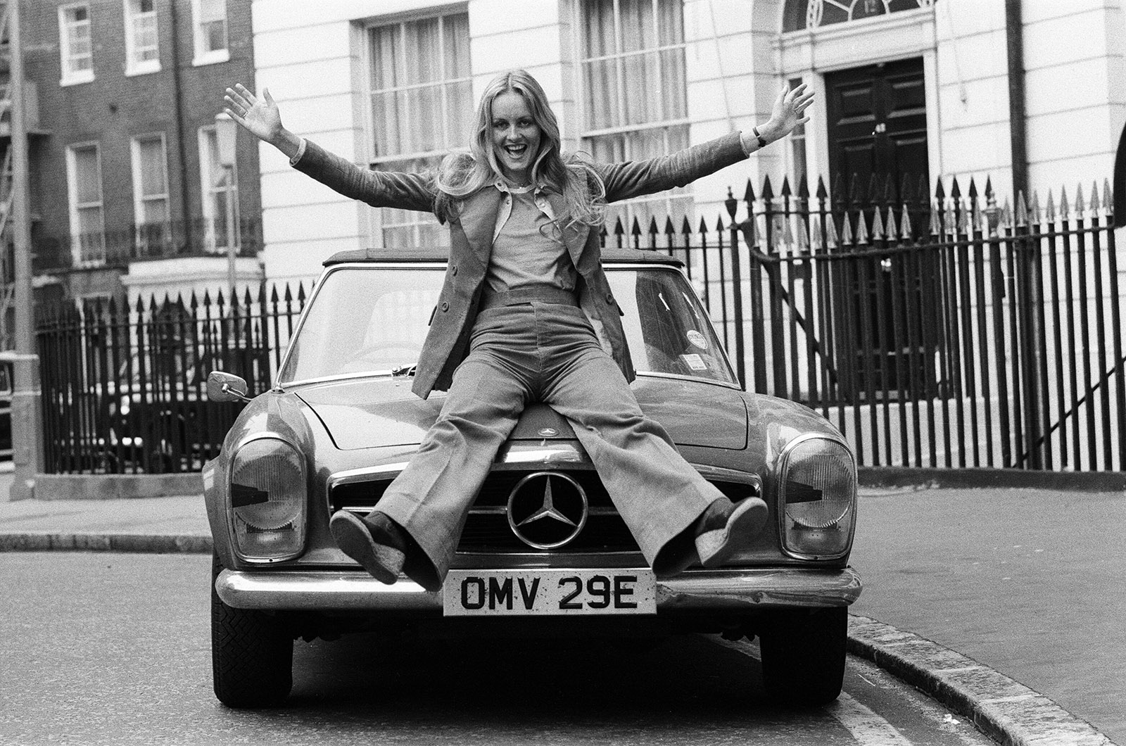 Twiggy &ndash; Mercedes-Benz 250 SL