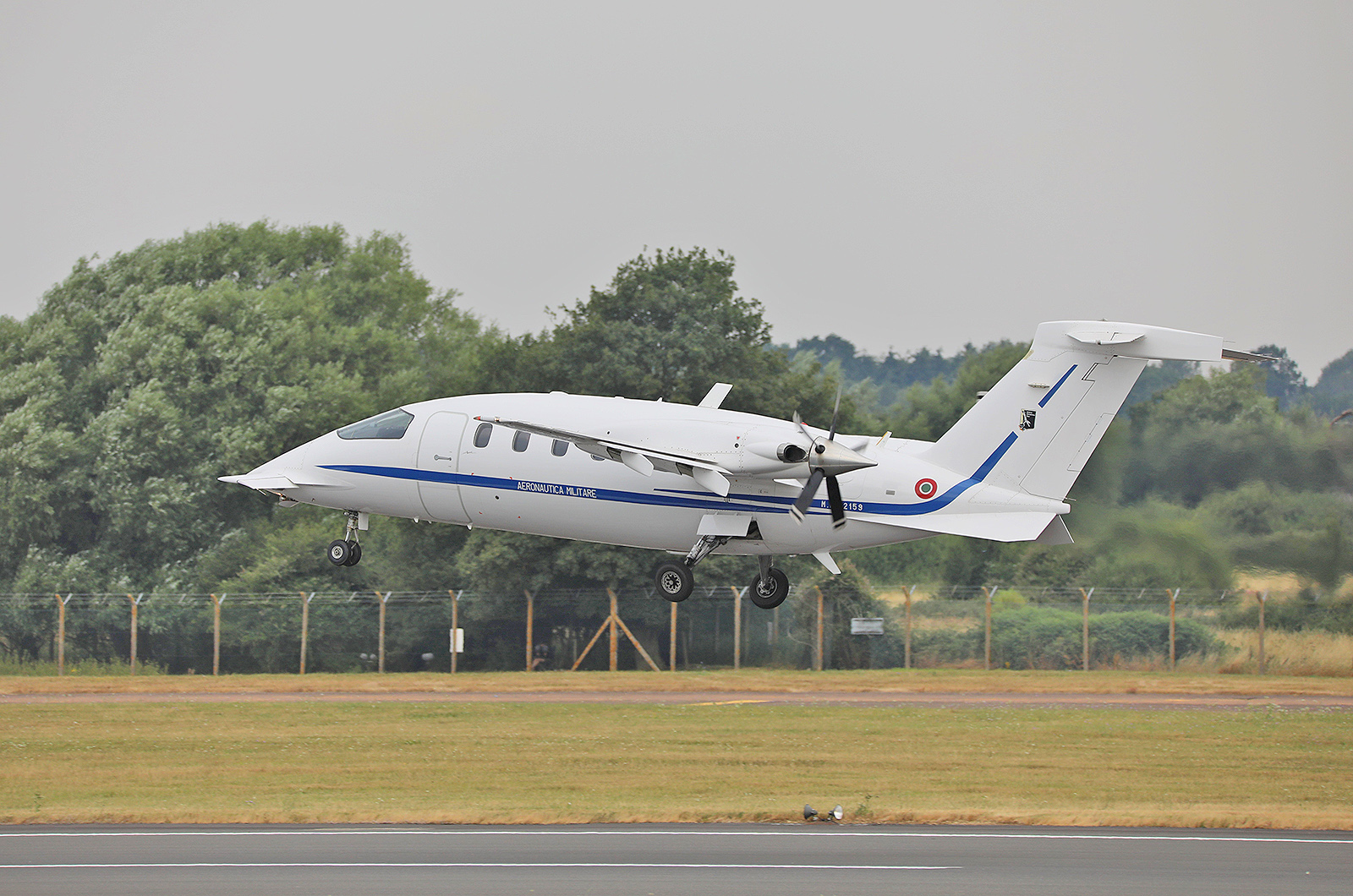  Piaggio P.180 Avanti