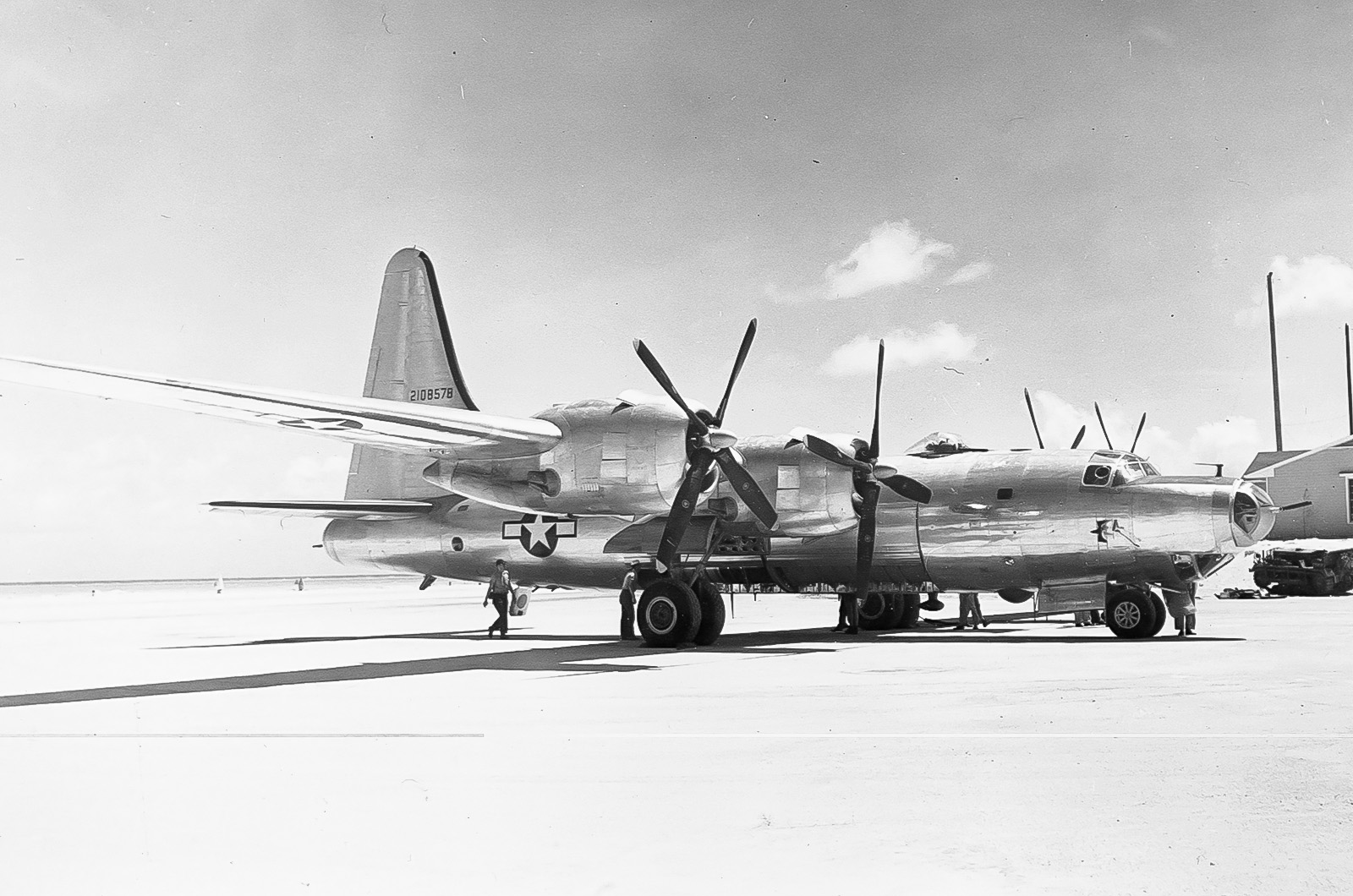Consolidated B-32 Dominator - 575 km/h