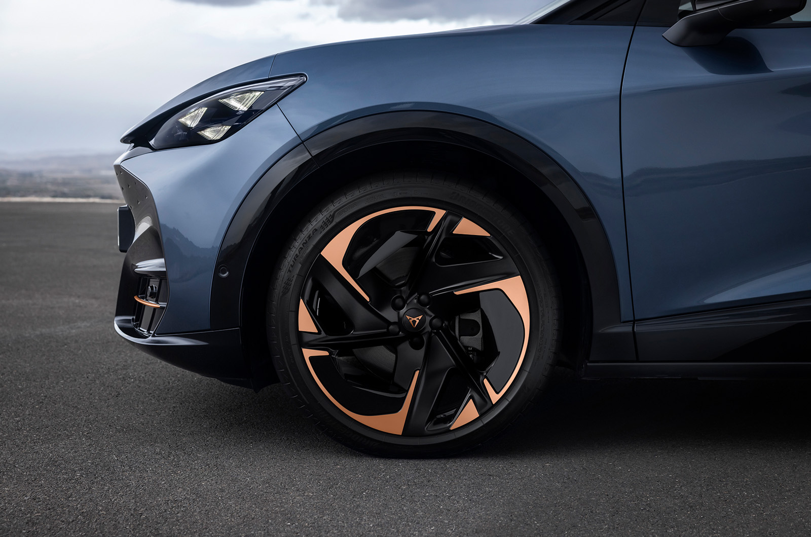 Detail shot of the 21" Katla alloy wheels of the CUPRA Tavascan