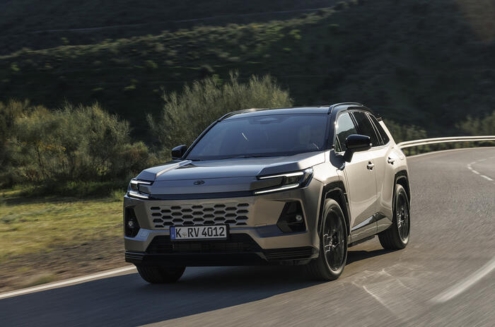 2026 RAV4 PHEV  Avantgarde Bronze dynamic 001