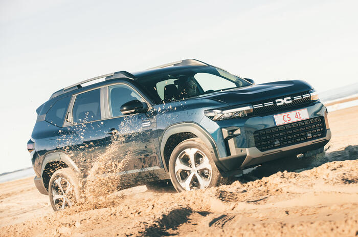 Dacia Bigster Hyrbid 2025 front cornering sand