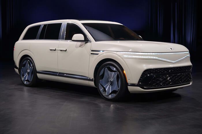 260820 anewiconrsquosarrivalgenesisunveilsgv90flagshipsuv 18