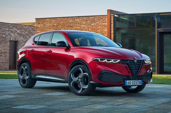 Alfa Romeo Tonale facelift front quarter