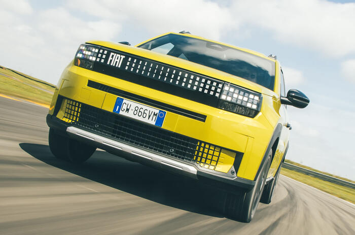 Fiat Grande Panda front tracking