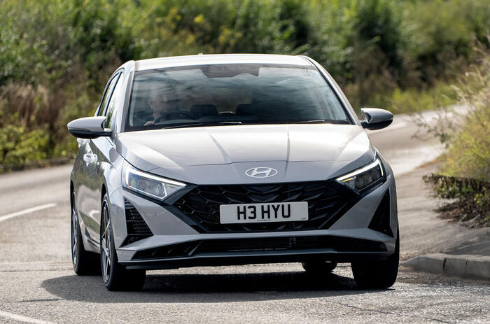 Hyundai i20 front cornering
