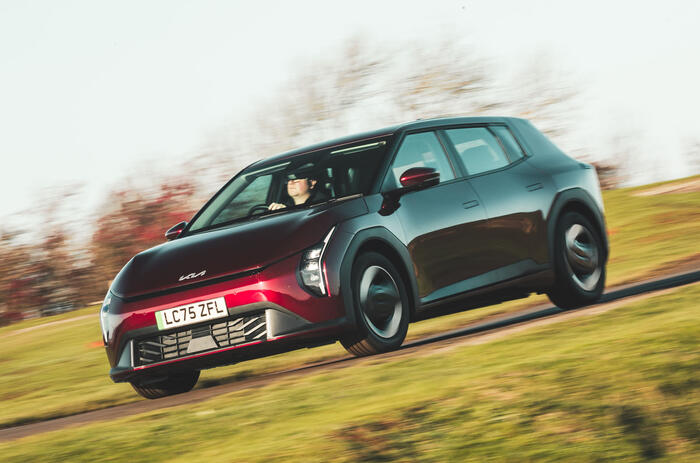Kia EV4 front quarter tracking