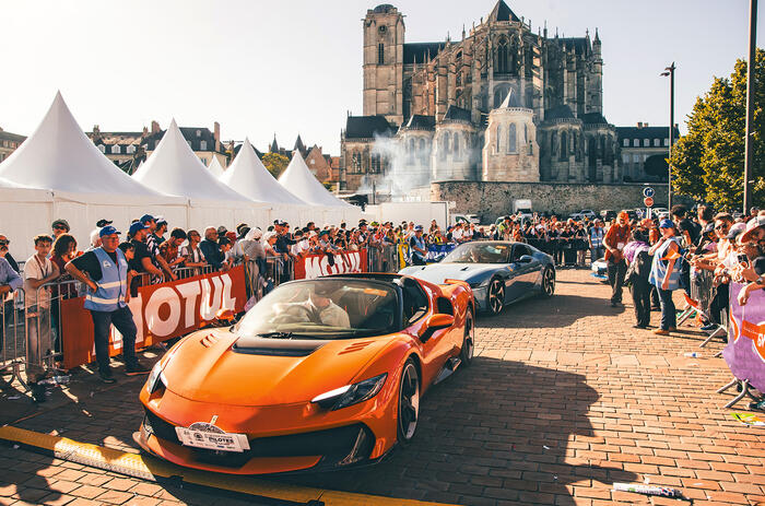 le mans drivers parade LEAD