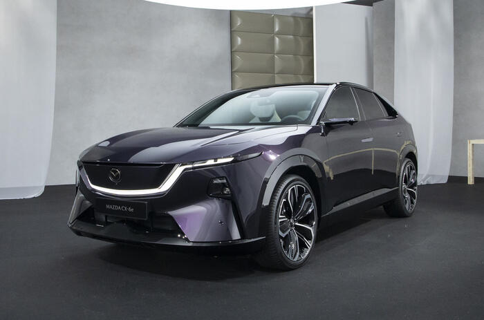 Mazda CX 6E front 3 4 hero