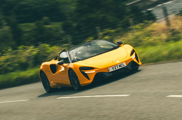mclaren artura spider