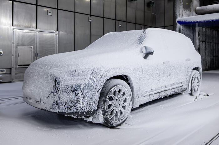 Mercedes Benz GLB 2026 front 3 4