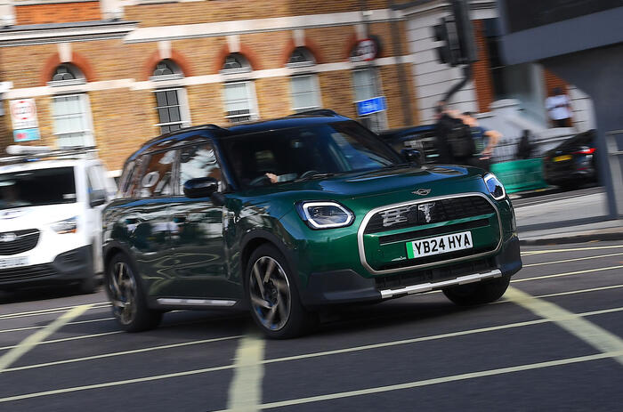 Mini Countryman E front quarter tracking