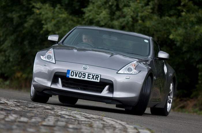 Nissan 370Z front quarter powersliding
