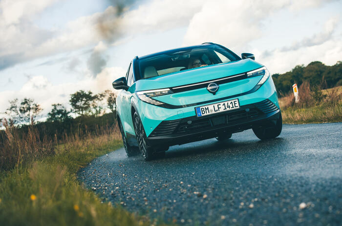 nissan leaf vs kia ev4 vs skoda elroq 2025 jh a 18