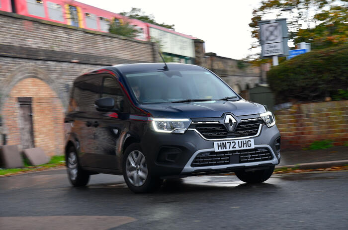 Renault Kangoo front quarter tracking