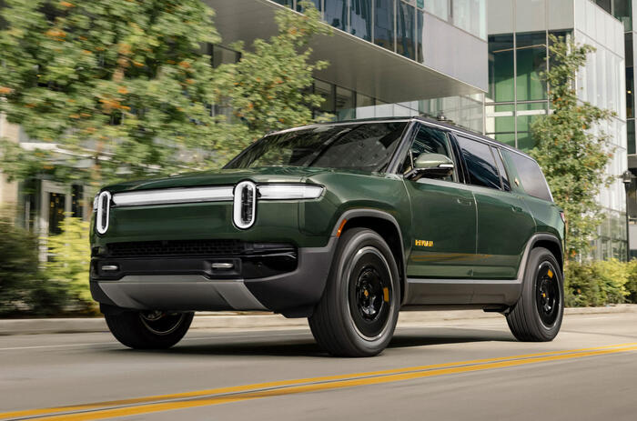 Rivian R1S front quarter tracking