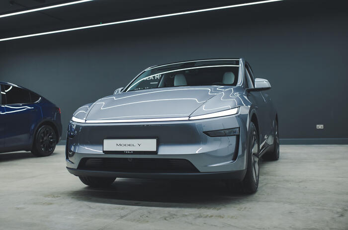 tesla model y 2025 jh 11