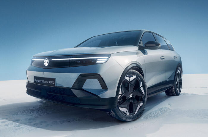 Vauxhall Grandland Electric AWD front 3:4