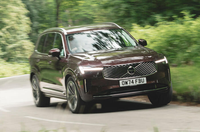 Volvo XC90 front quarter tracking