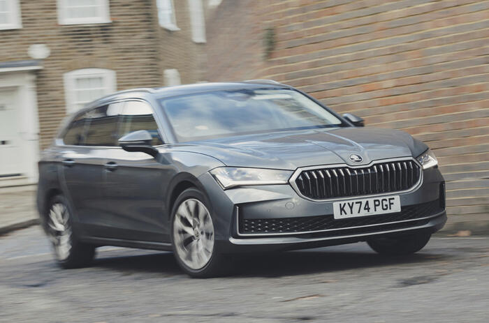 Skoda Superb front lead