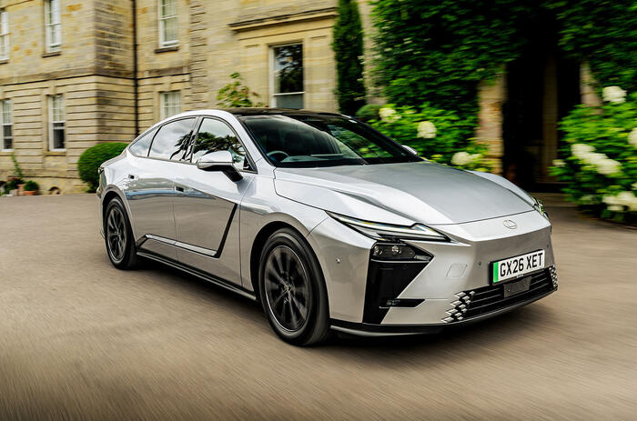 Lexus ES review 2026 001