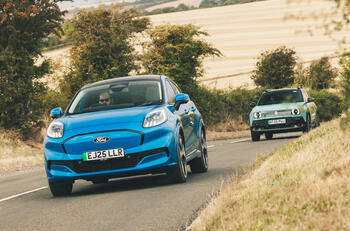 Renault 4 following Ford Puma Gen E front