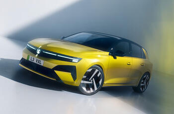 Vauxhall Astra 2026 front quarter static