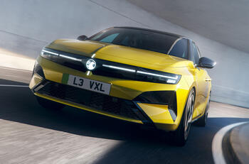 Vauxhall Astra 2026 front tracking