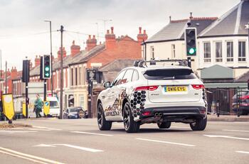 Jaguar F-Pace trialling traffic light detection technology