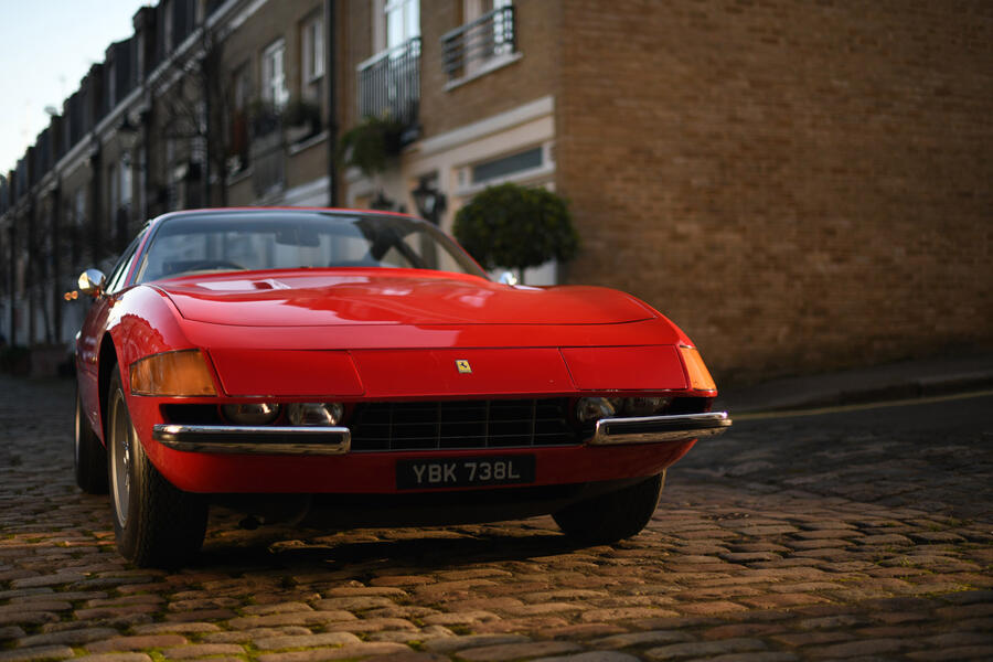 1 Ferrari 365 gtb 4